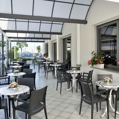 Hotel Ciondolo D'Oro Rimini Exterior foto