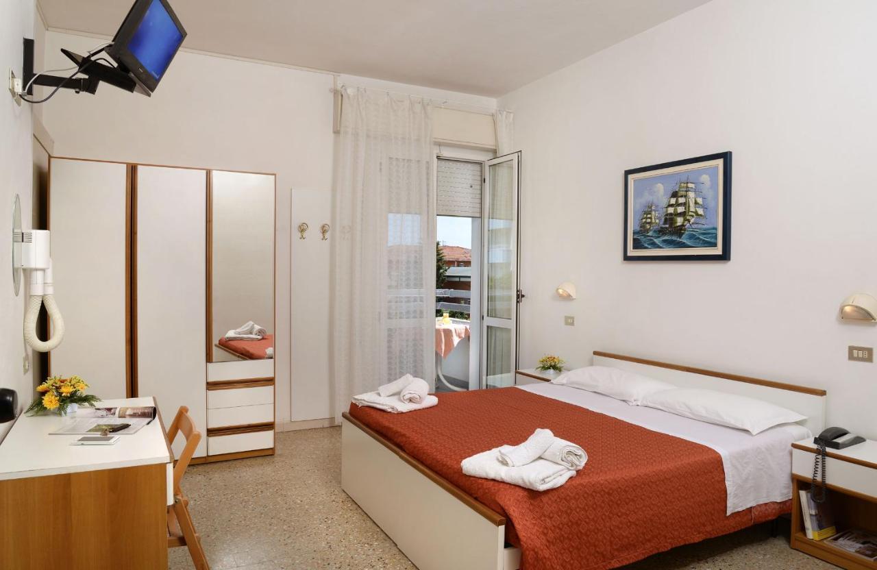 Hotel Ciondolo D'Oro Rimini Exterior foto
