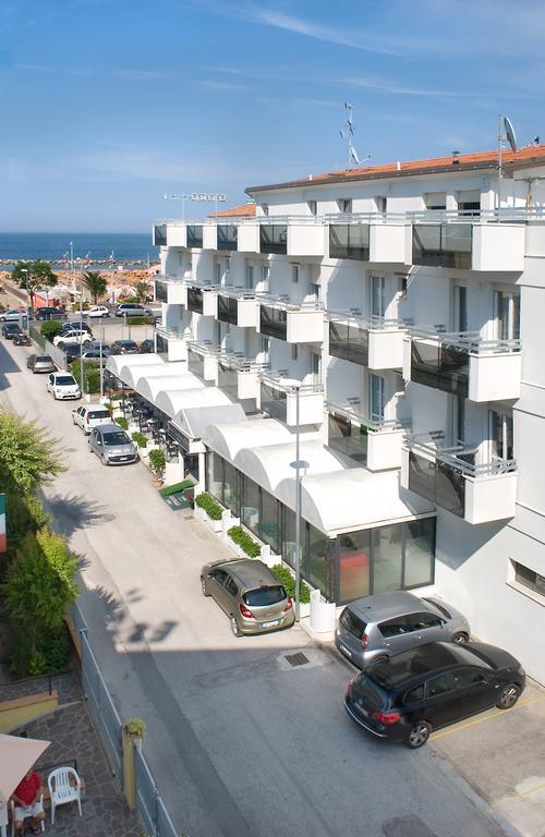 Hotel Ciondolo D'Oro Rimini Exterior foto