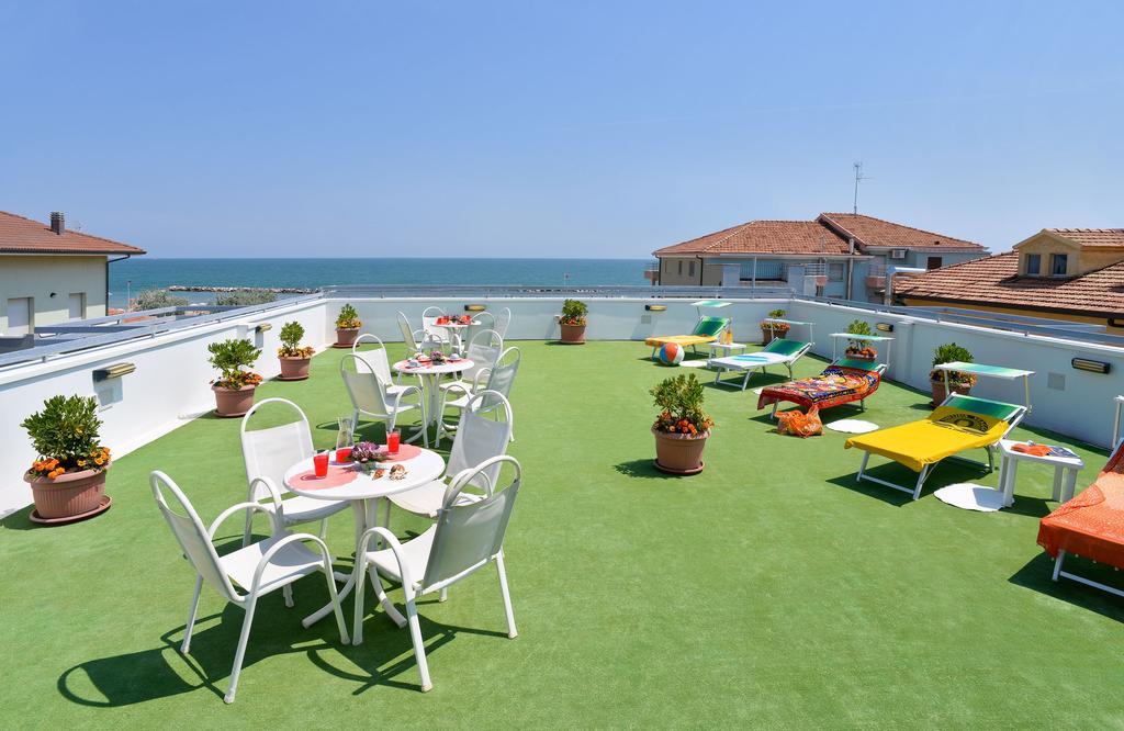 Hotel Ciondolo D'Oro Rimini Exterior foto