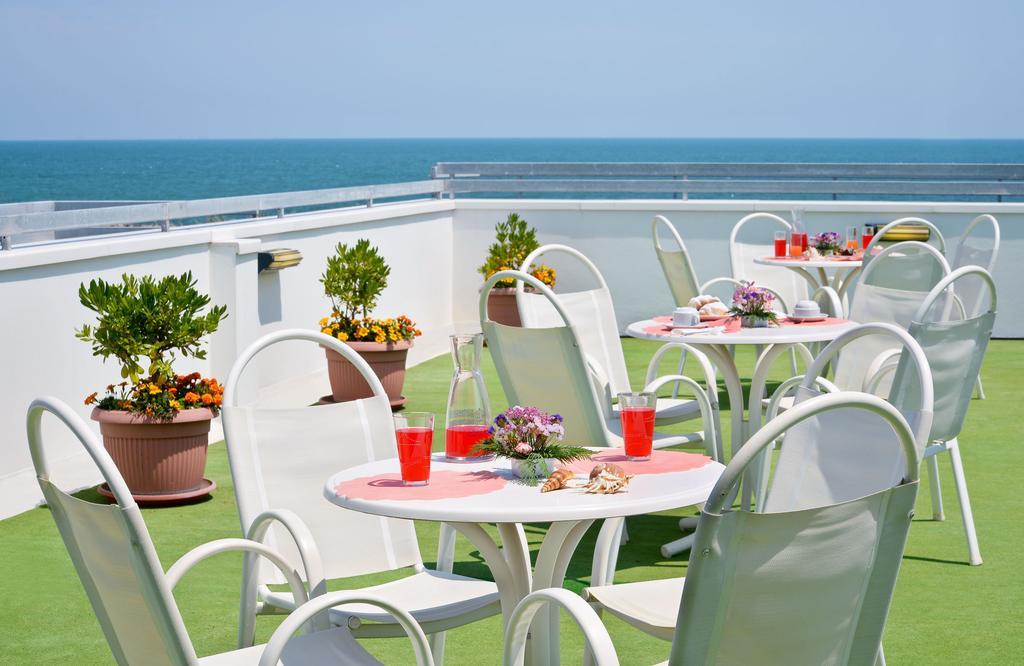Hotel Ciondolo D'Oro Rimini Exterior foto