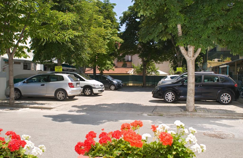 Hotel Ciondolo D'Oro Rimini Exterior foto