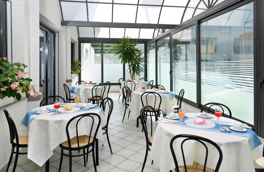 Hotel Ciondolo D'Oro Rimini Exterior foto