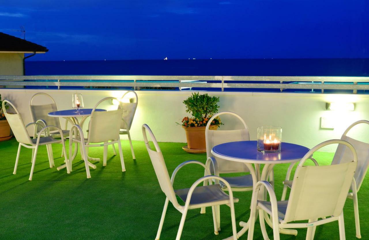 Hotel Ciondolo D'Oro Rimini Exterior foto
