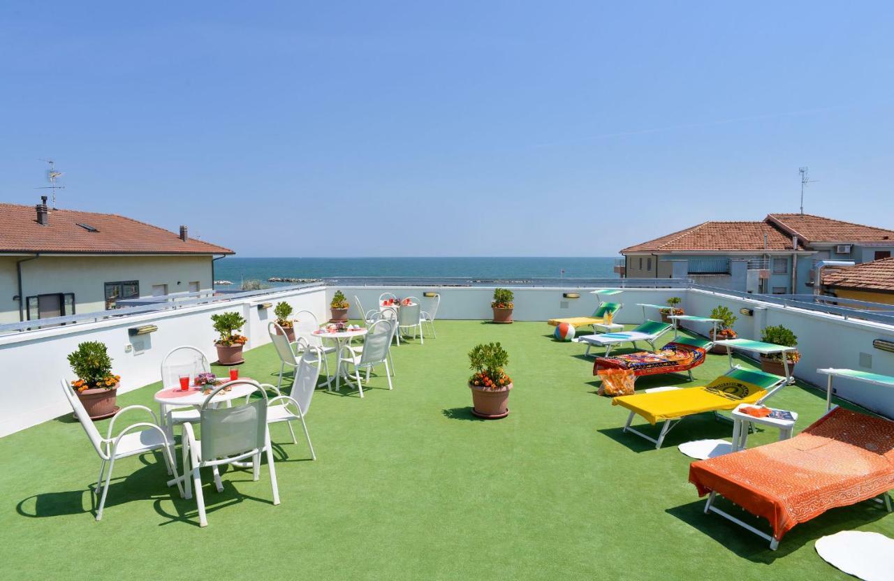 Hotel Ciondolo D'Oro Rimini Exterior foto