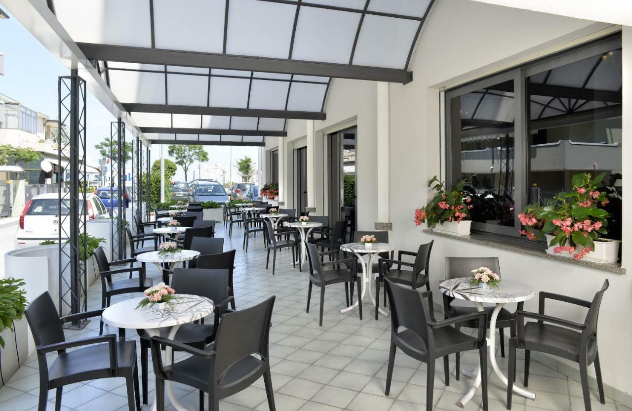 Hotel Ciondolo D'Oro Rimini Exterior foto
