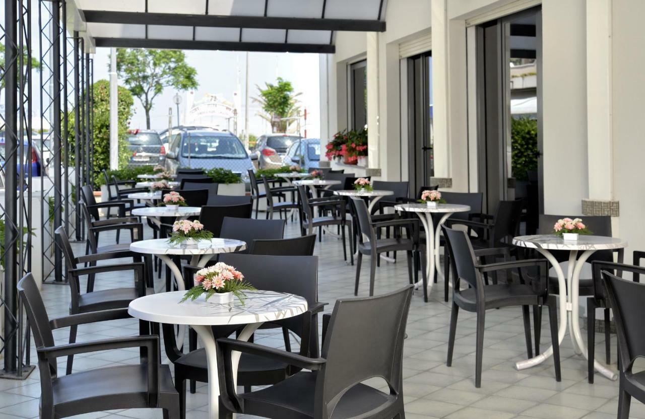 Hotel Ciondolo D'Oro Rimini Exterior foto